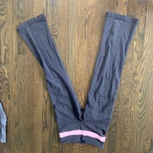 Reverseable lululemon yoga pants